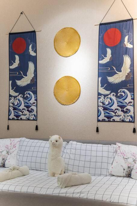 Apartment Relaxing Muji Retreat With Jacuzzi, Retro Games, Mrt *