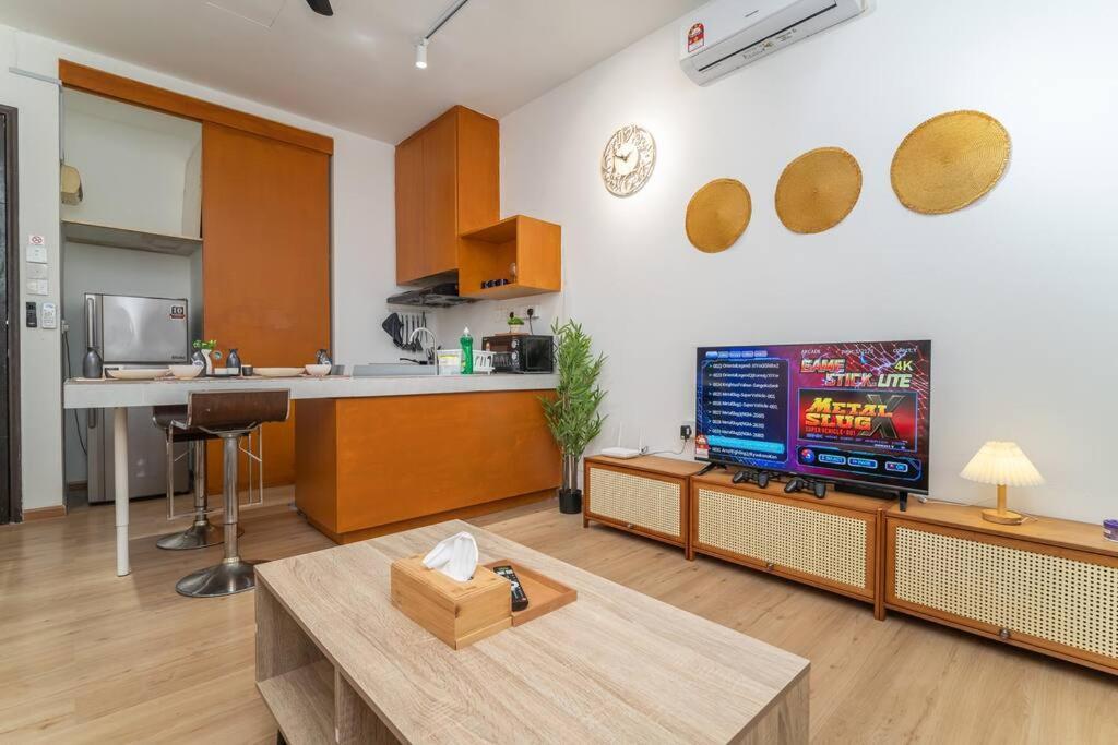 Apartment Relaxing Muji Retreat With Jacuzzi, Retro Games, Mrt *