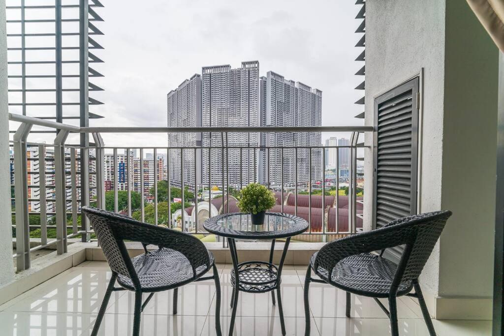 Relaxing Muji Retreat With Jacuzzi, Retro Games, Mrt Apartment Kuala Lumpur