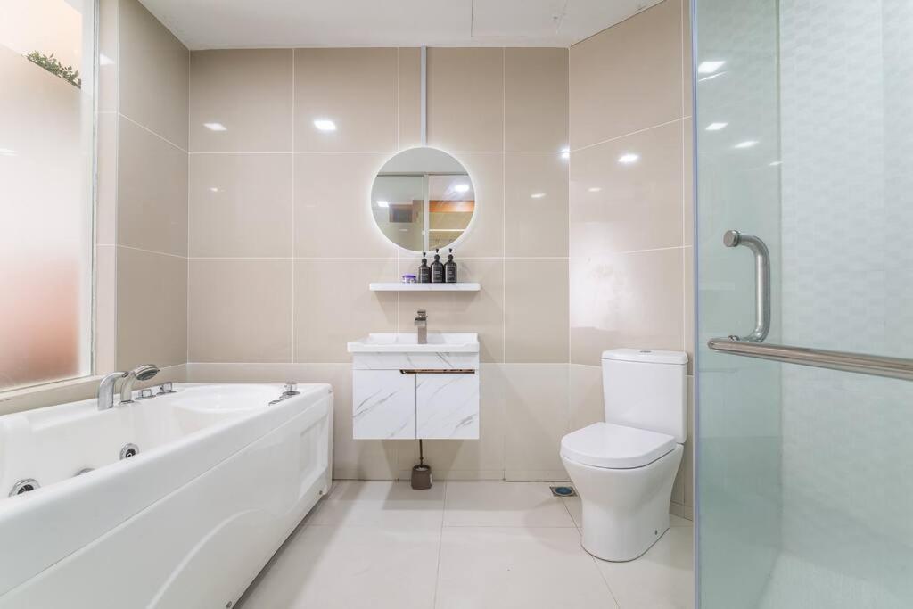 Relaxing Muji Retreat With Jacuzzi, Retro Games, Mrt Apartment Kuala Lumpur