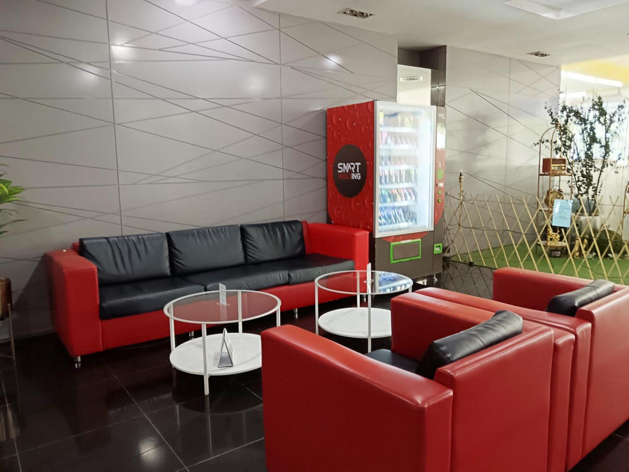 Apartment Relaxing Muji Retreat With Jacuzzi, Retro Games, Mrt