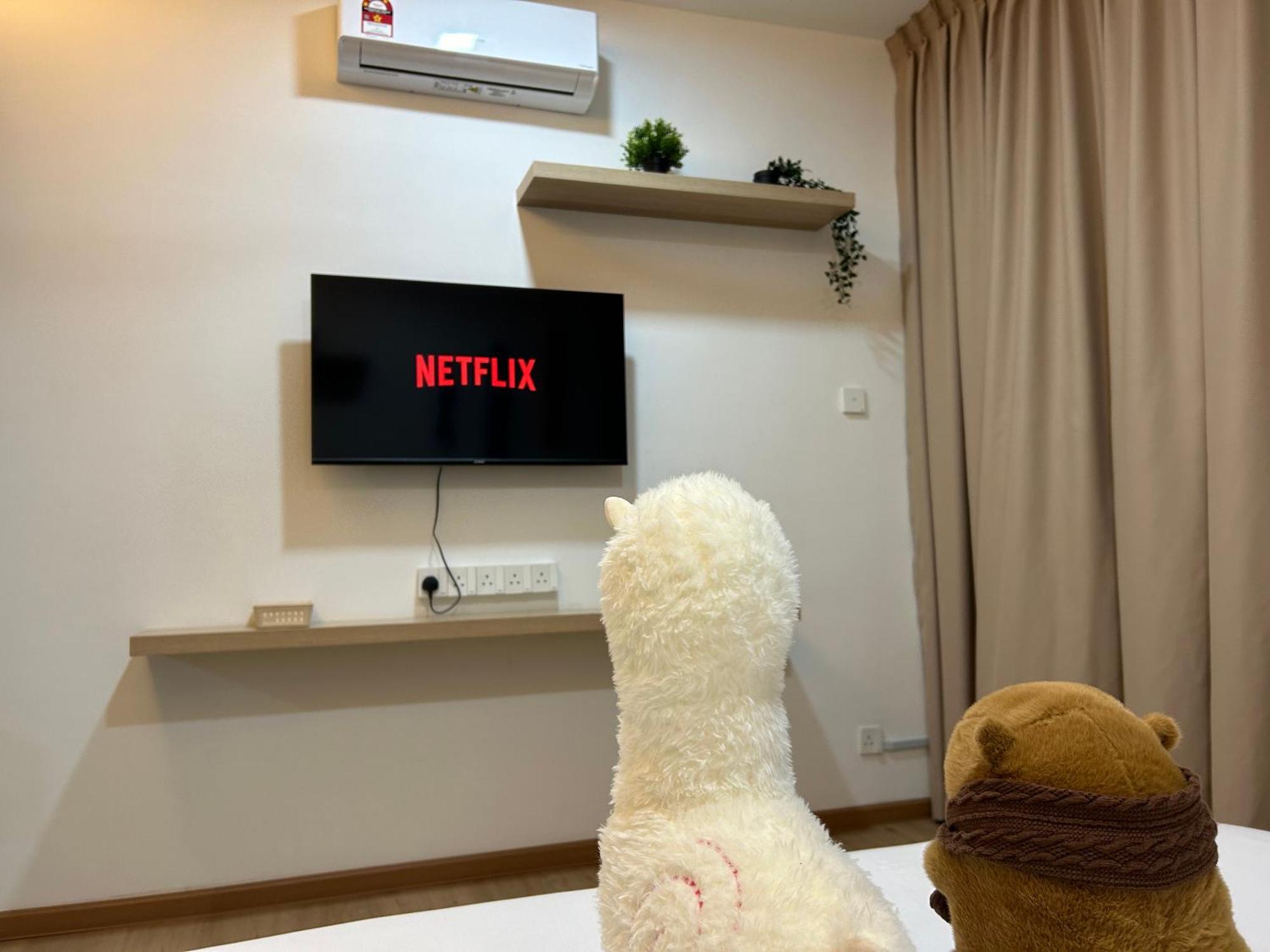 Apartment Relaxing Muji Retreat With Jacuzzi, Retro Games, Mrt *