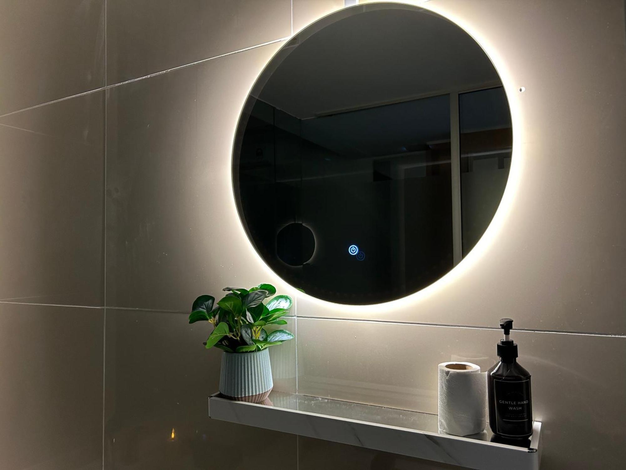 Relaxing Muji Retreat With Jacuzzi, Retro Games, Mrt Apartment *