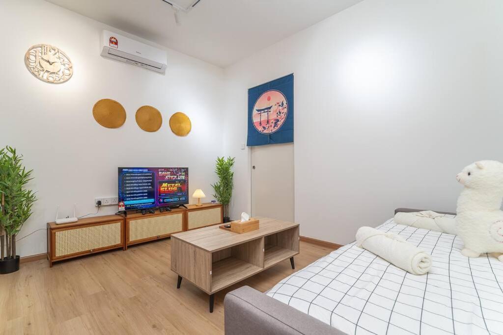 Apartment Relaxing Muji Retreat With Jacuzzi, Retro Games, Mrt *